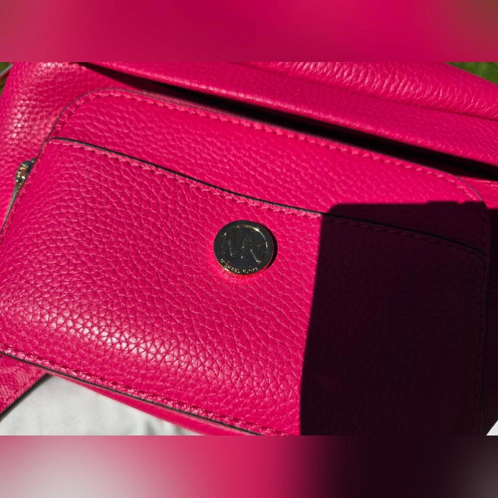 Michael Kors Pink Maisie Large Pebbled 2-in-1 Sling Pack - Picture 8 of 11